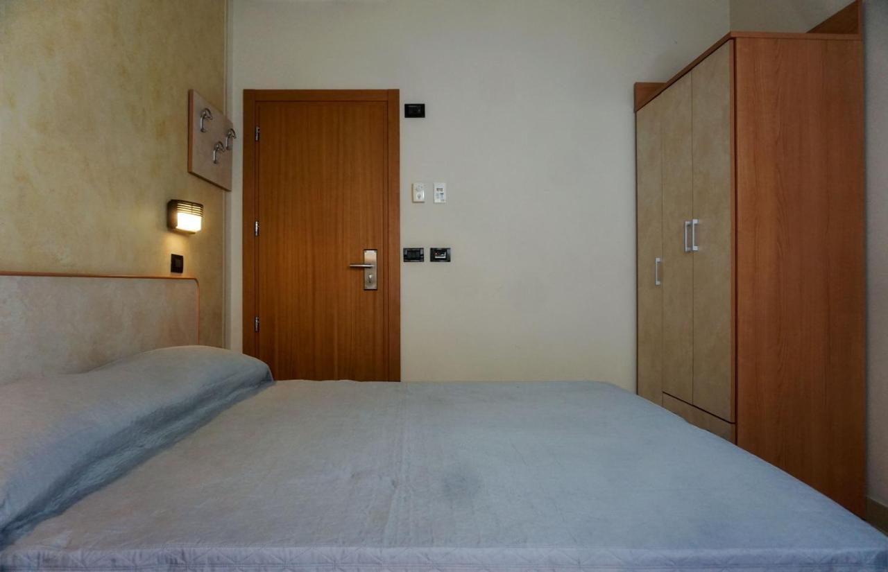 Hotel Londra ريميني المظهر الخارجي الصورة