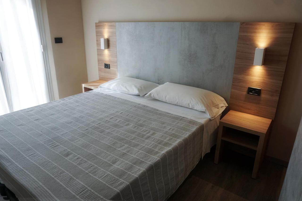 Hotel Londra ريميني المظهر الخارجي الصورة